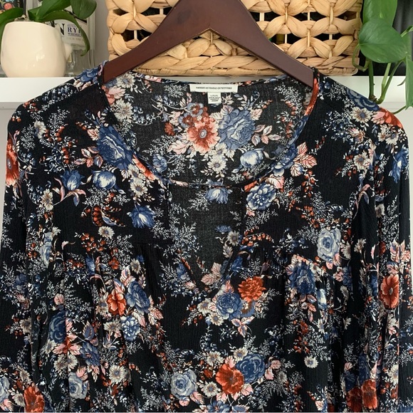 • [American Eagle] Keyhole Blouse • - Picture 2 of 13